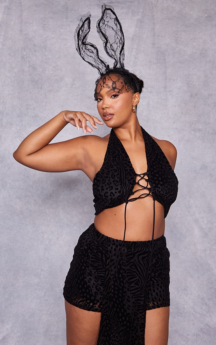 Lady Top Black at PrettyLittleThing GOOFASH