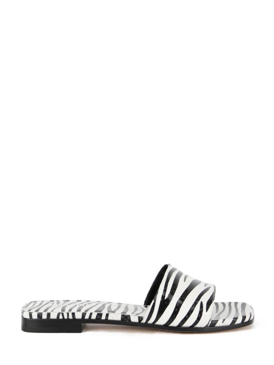 Lady White Flat Sandals from Leam GOOFASH