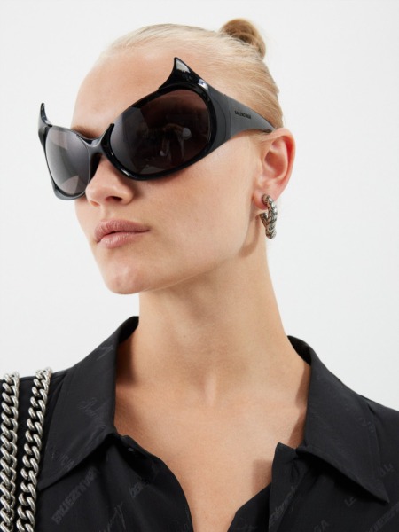 Matches Fashion - Sunglasses in Black by Balenciaga GOOFASH