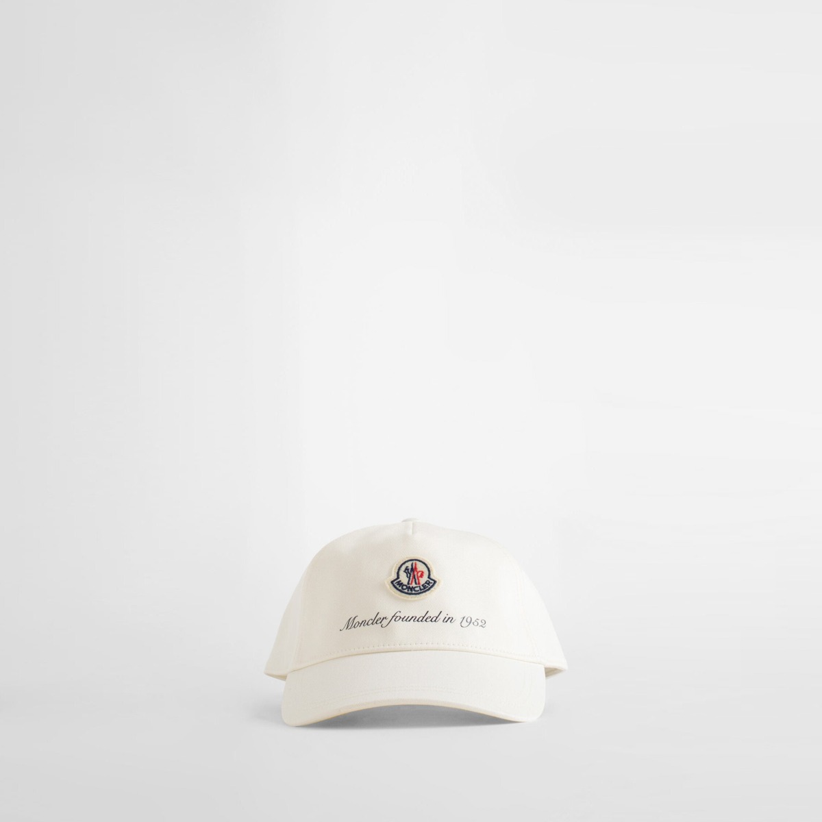 Moncler - White Hat at Antonioli GOOFASH
