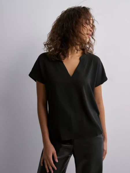 Nelly - Blouse in Black Jdy Woman GOOFASH