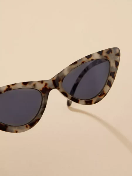 Nelly Cat Eye Sunglasses Cream for Woman GOOFASH