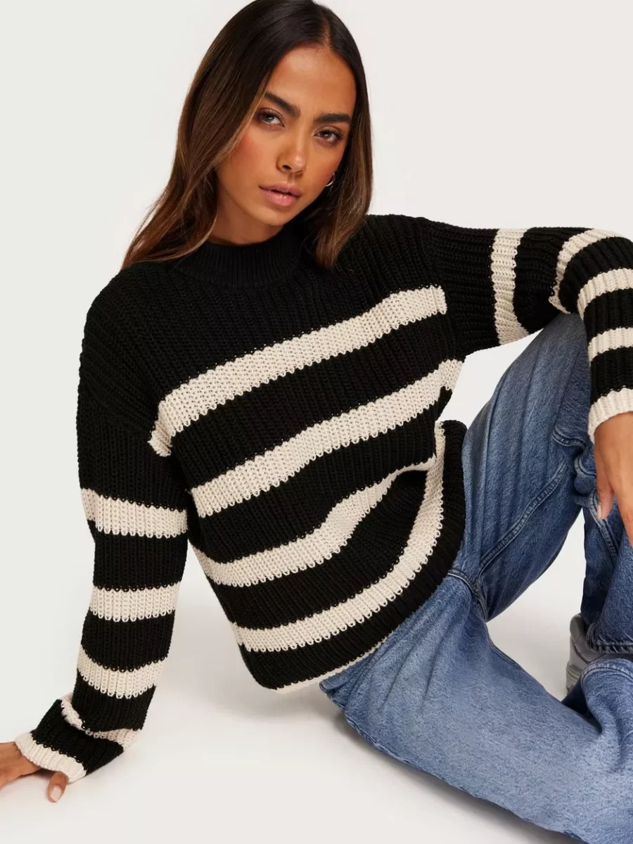Nelly - Knitted Sweater Black GOOFASH
