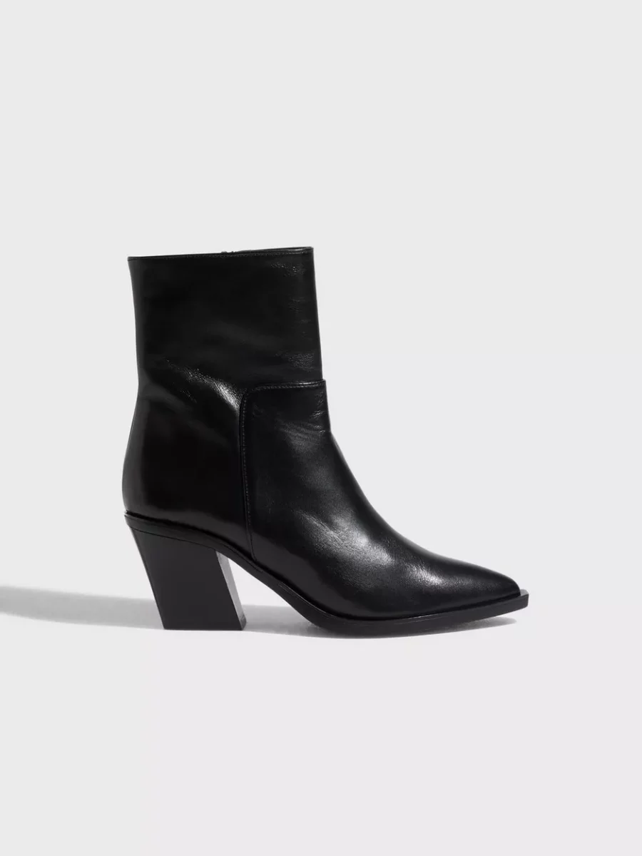 Nelly Ladies Black Boots by Pavement GOOFASH
