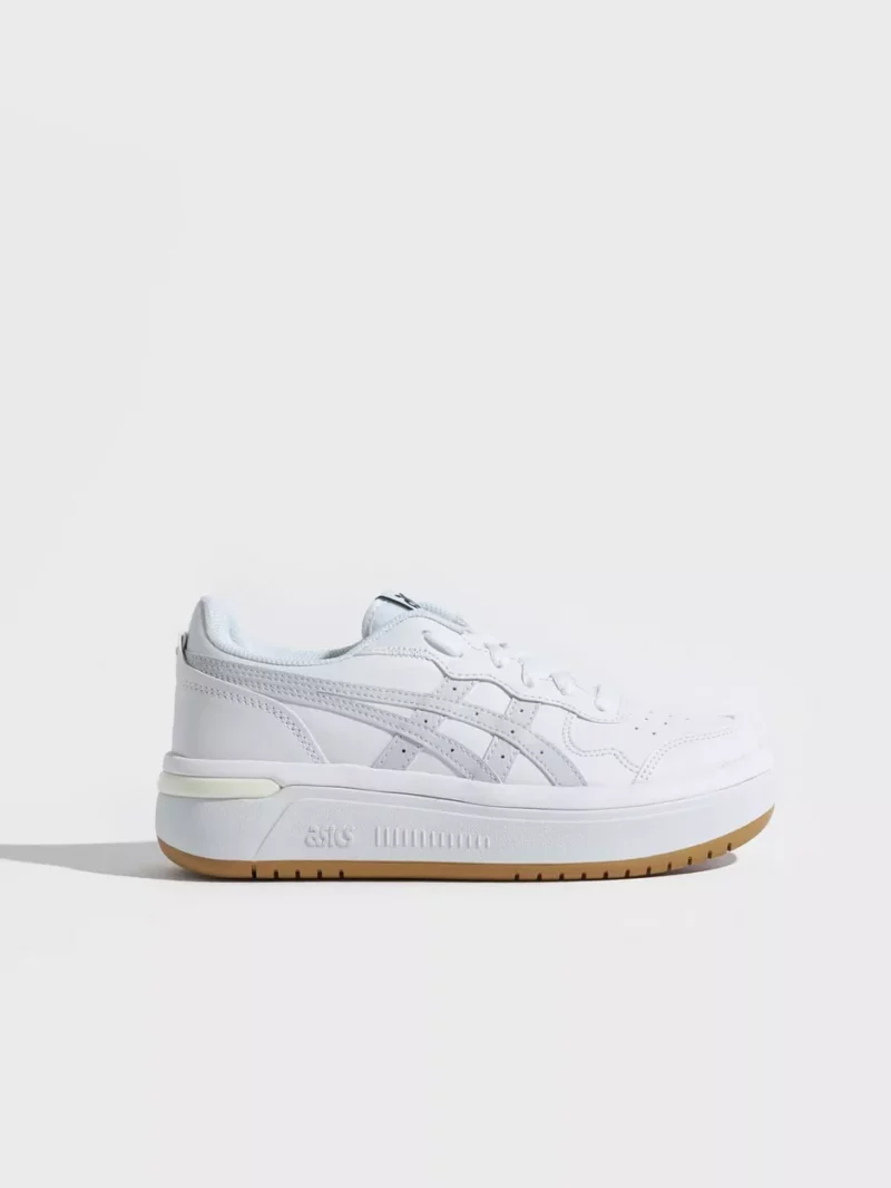Nelly - Ladies Sneakers in Grey from Asics GOOFASH