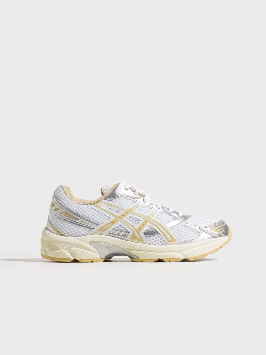 Nelly - Ladies Sneakers in White by Asics GOOFASH