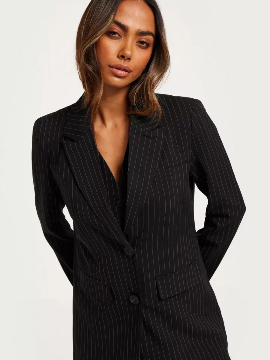 Nelly - Lady Blazer in Black from Only GOOFASH