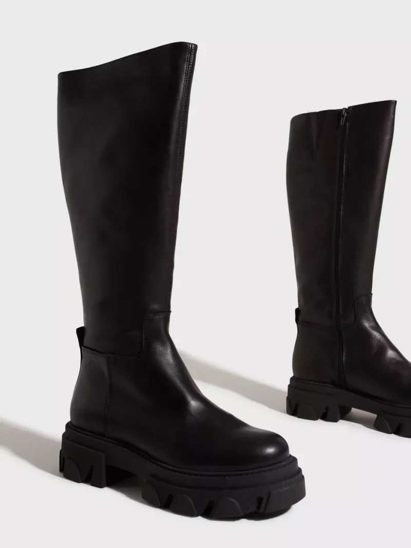 Nelly - Lady Knee High Boots Black by Steve Madden GOOFASH