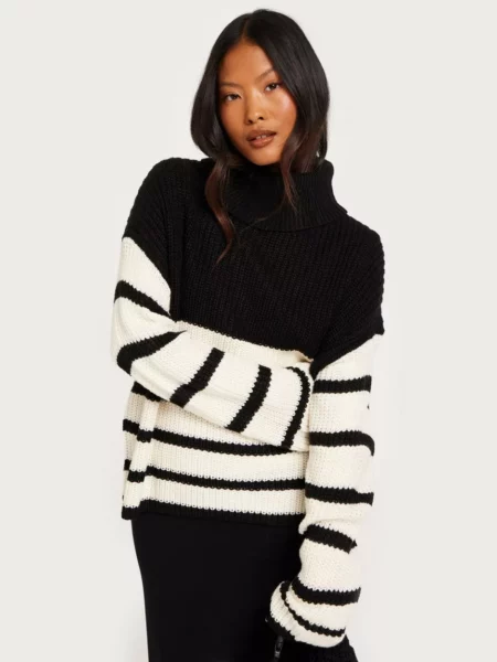 Nelly - Lady Knitted Sweater Black by Jdy GOOFASH