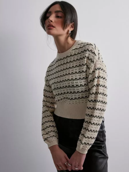 Nelly - Lady Knitted Sweater Black from Only GOOFASH