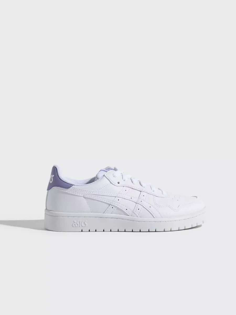 Nelly - Lady Sneakers in White from Asics GOOFASH