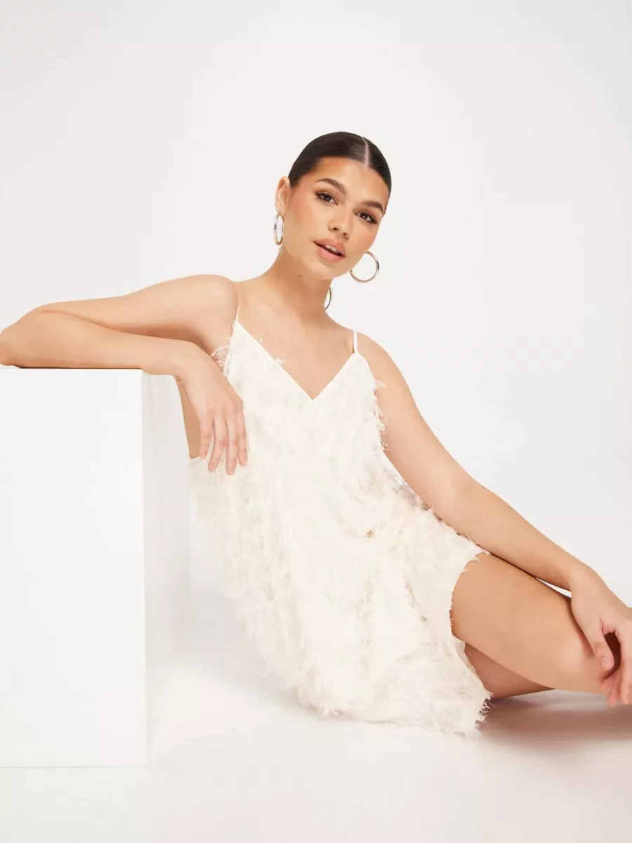 Nelly Party Dress in White Neo Noir GOOFASH