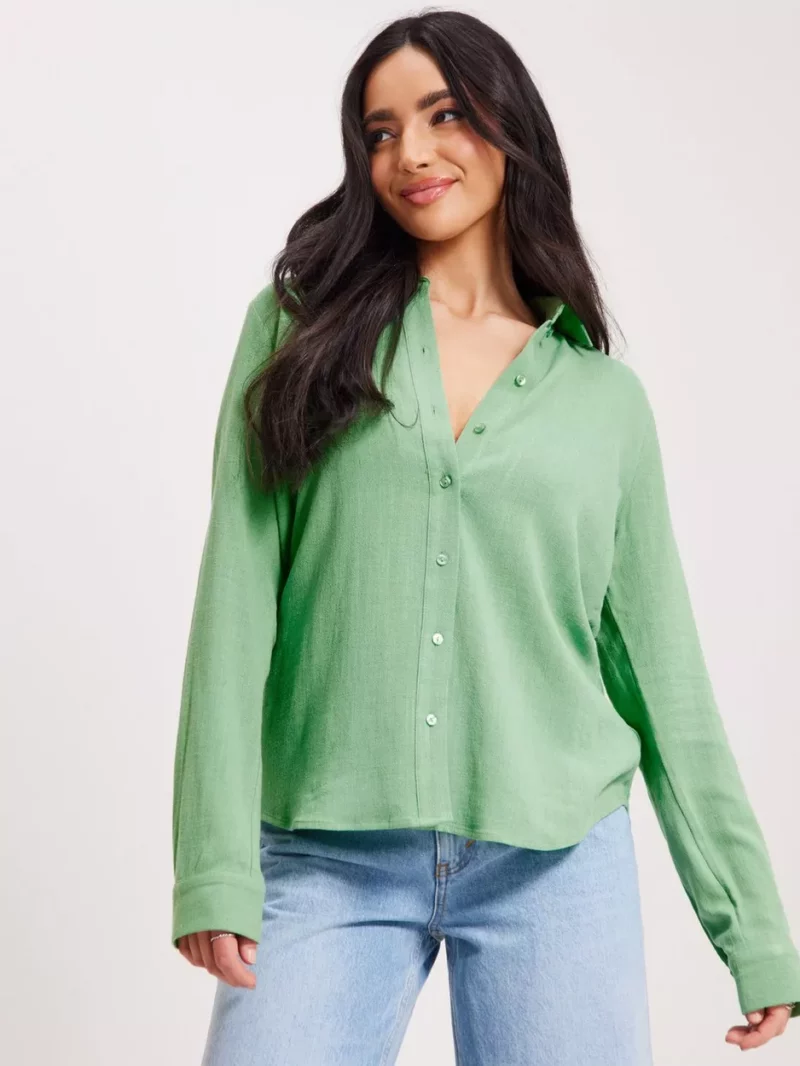 Nelly Shirt in Green - Selected GOOFASH