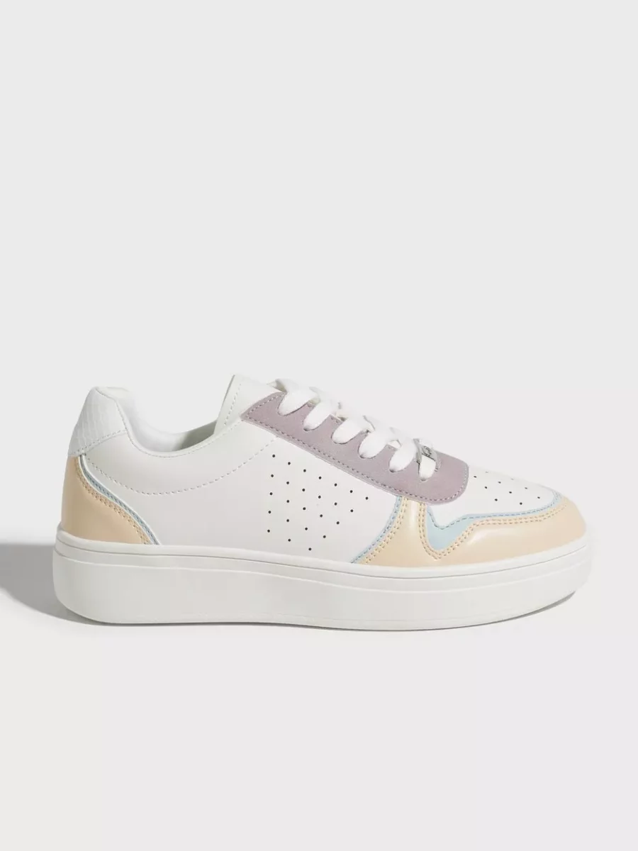 Nelly White Woman Sneakers Duffy GOOFASH