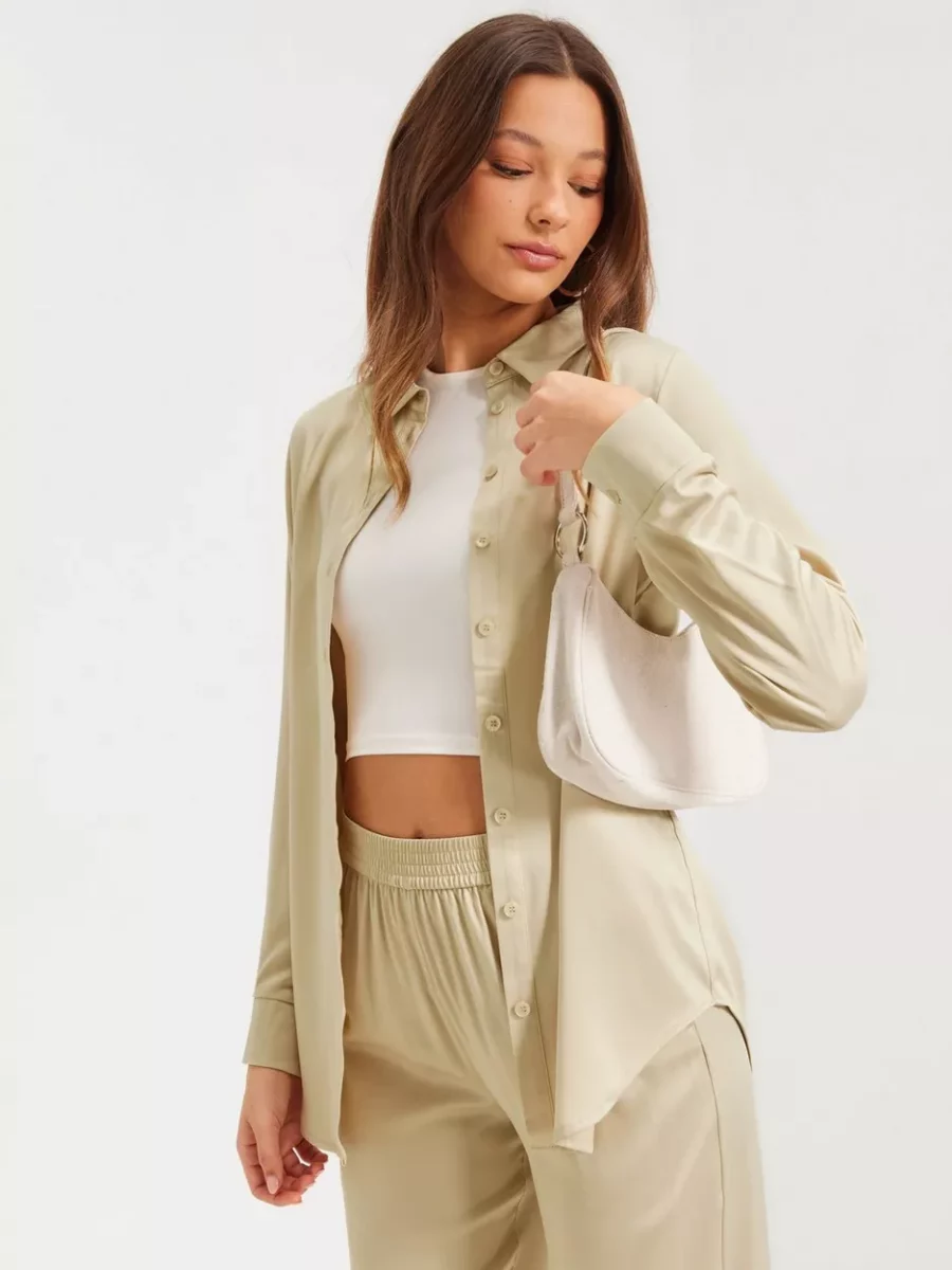 Nelly - Woman Shirt in Creme Only GOOFASH
