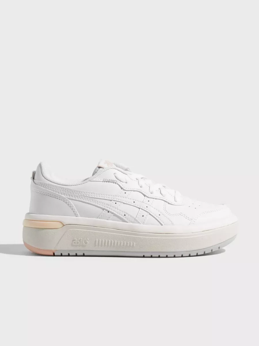 Nelly - Woman Sneakers in White by Asics GOOFASH