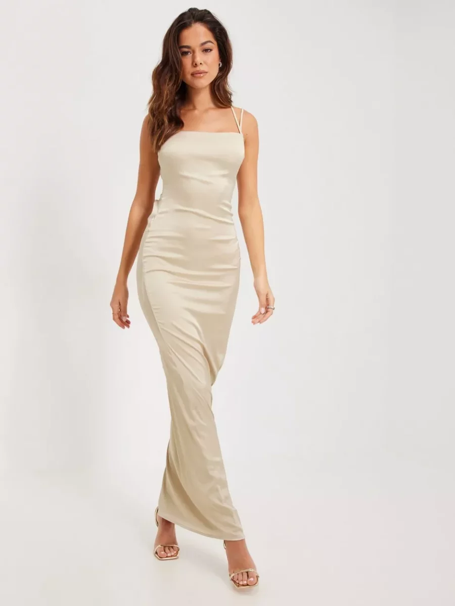 Nelly Women Gown in Champagne GOOFASH