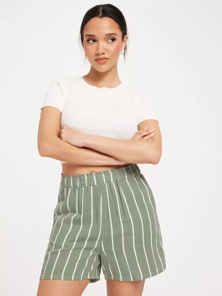 Nelly Women Shorts Green from Only GOOFASH