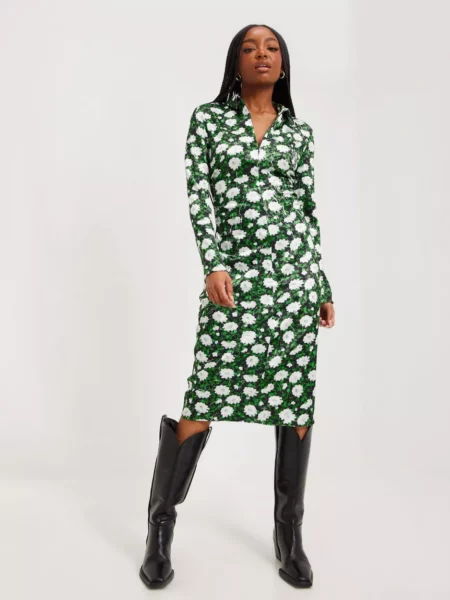 Nelly Womens Dress Green by Samsoe & Samsoe GOOFASH