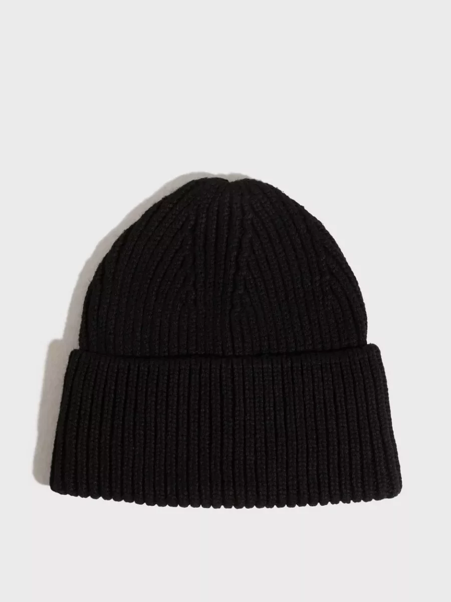 Object Collectors Item Woman Beanie in Black by Nelly GOOFASH