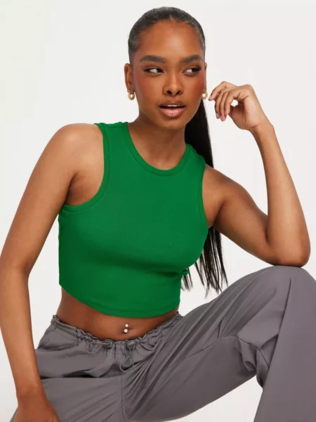 Only - Crop Top in Green Nelly Woman GOOFASH