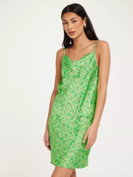 Only - Green Dress at Nelly GOOFASH