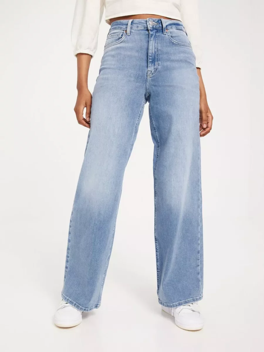 Only Woman Blue High Waist Jeans from Nelly GOOFASH