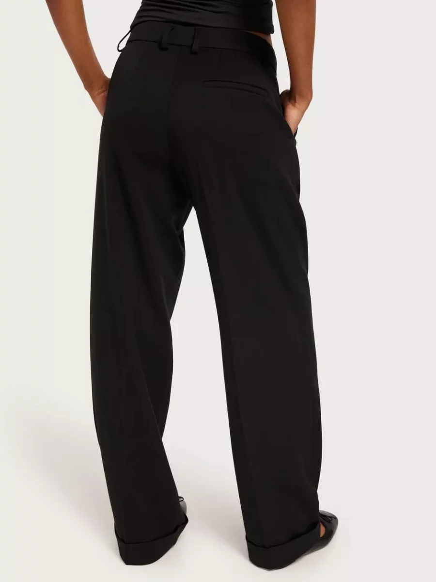 Only Woman Trousers in Black at Nelly GOOFASH