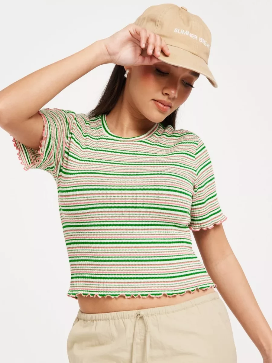 Only Women Top in Green by Nelly GOOFASH