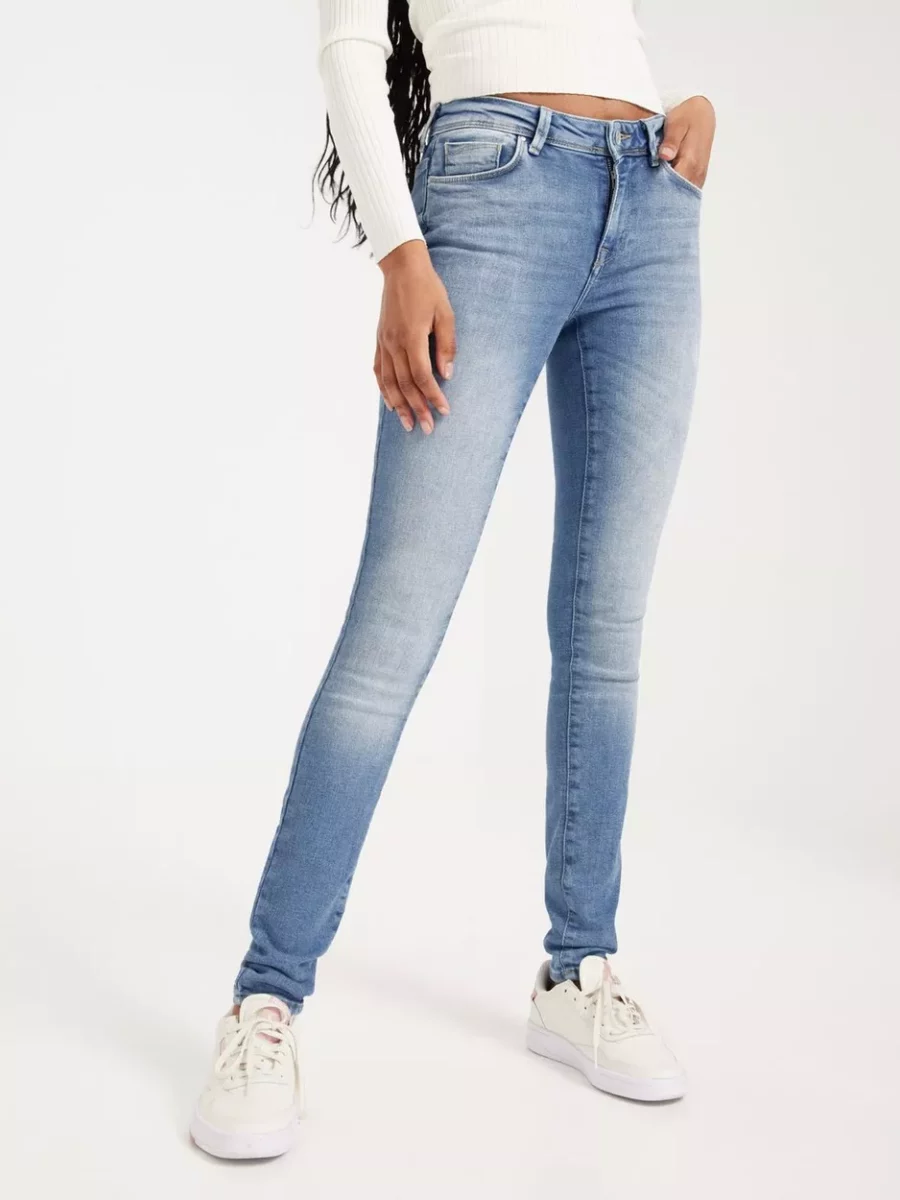 Only Women's Jeans in Blue Nelly GOOFASH