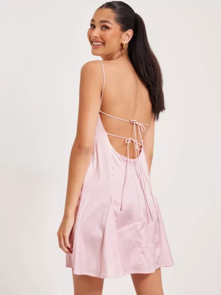Party Dress in Pink - Nelly GOOFASH