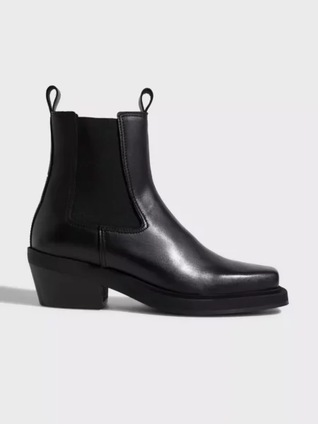 Pavement - Women's Chelsea Boots in Black at Nelly GOOFASH