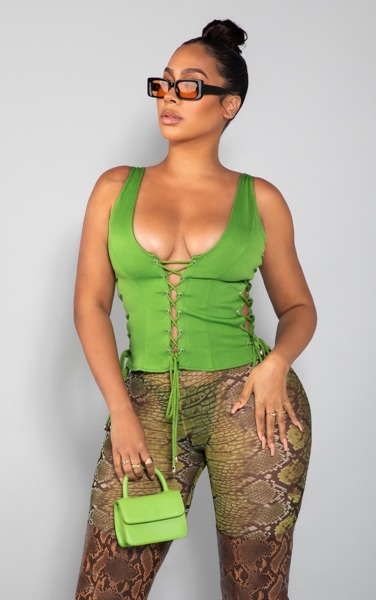 PrettyLittleThing - Lady Top in Green GOOFASH