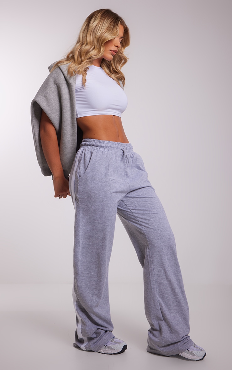 PrettyLittleThing - Woman Grey Sweatpants GOOFASH