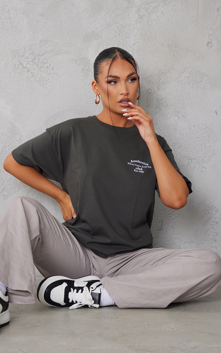 PrettyLittleThing - Woman T-Shirt in Grey GOOFASH