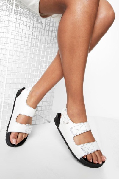 Sandals in White Boohoo GOOFASH