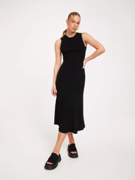 Selected Dress in Black - Nelly GOOFASH