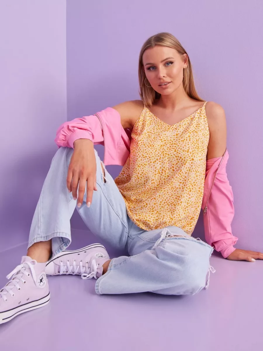 Selected Top Pink for Women from Nelly GOOFASH