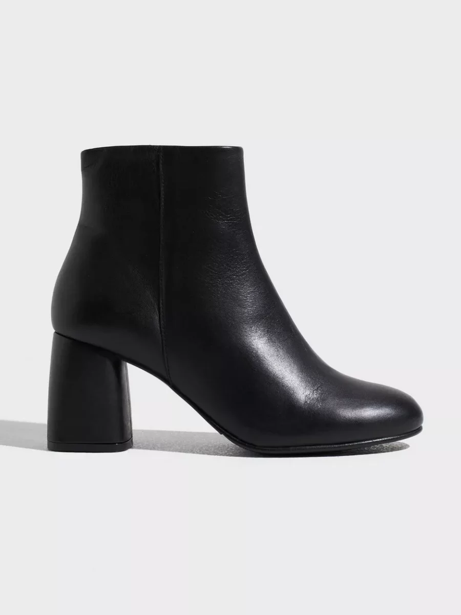 Selected Women Boots in Black - Nelly GOOFASH