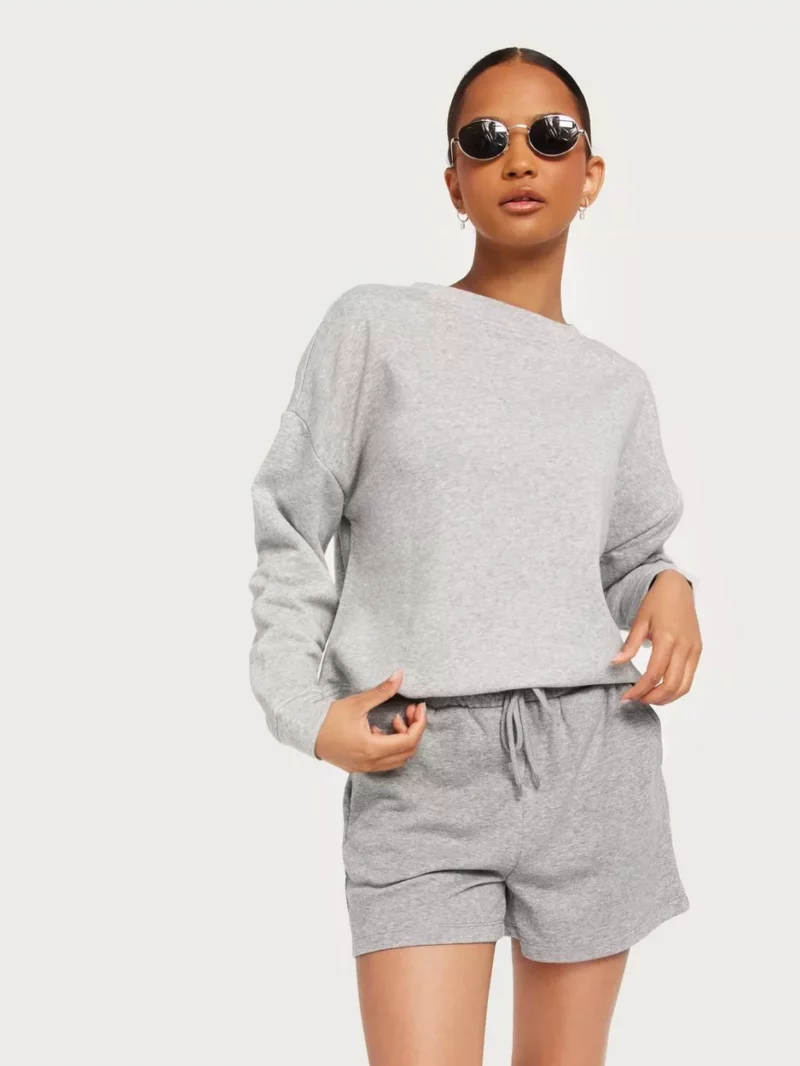 Shorts Grey Nelly Pieces Woman GOOFASH