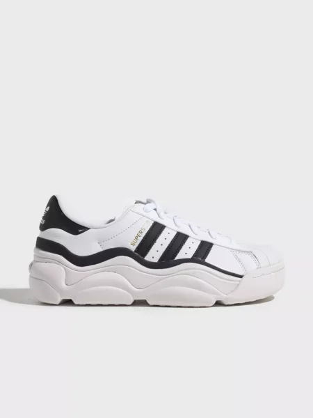 Sneakers in White - Nelly - Adidas GOOFASH