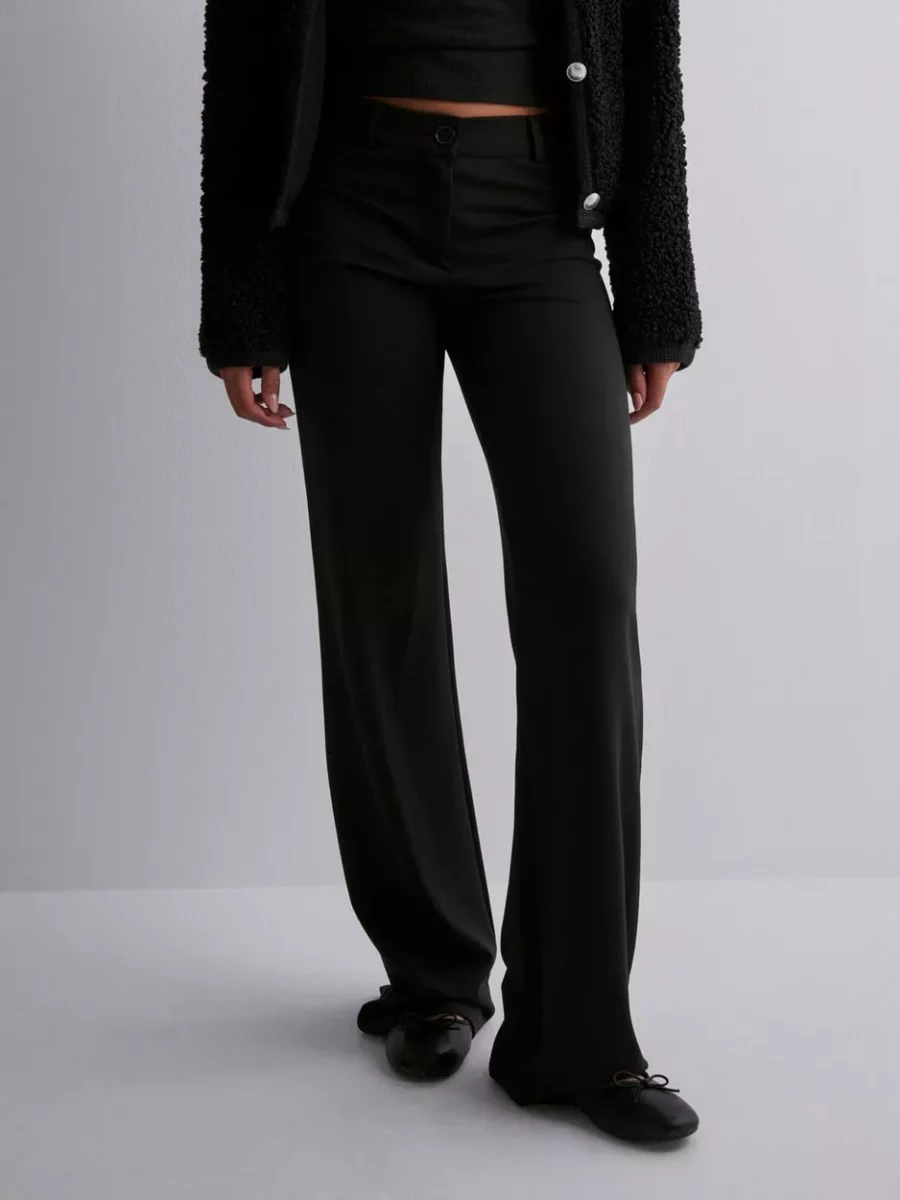 Suit Trousers in Black - Nelly GOOFASH