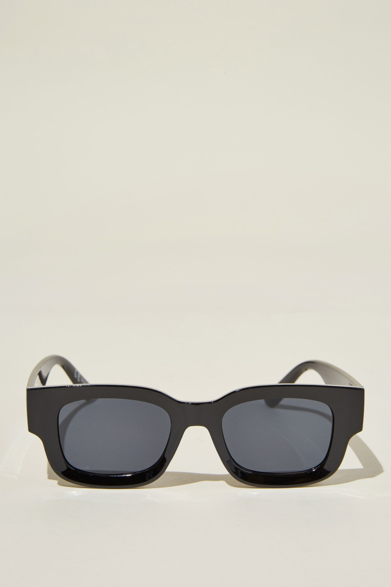 Sunglasses in Black Cotton On Man GOOFASH