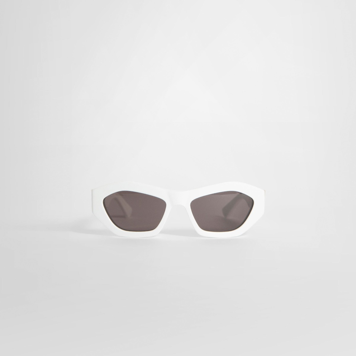 Sunglasses in White - Bottega Veneta - Antonioli GOOFASH
