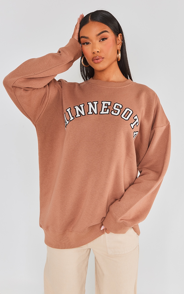 Sweatshirt in Brown by PrettyLittleThing GOOFASH