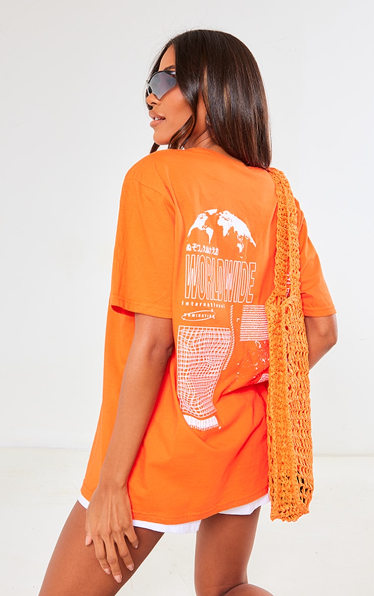 T-Shirt in Orange PrettyLittleThing GOOFASH