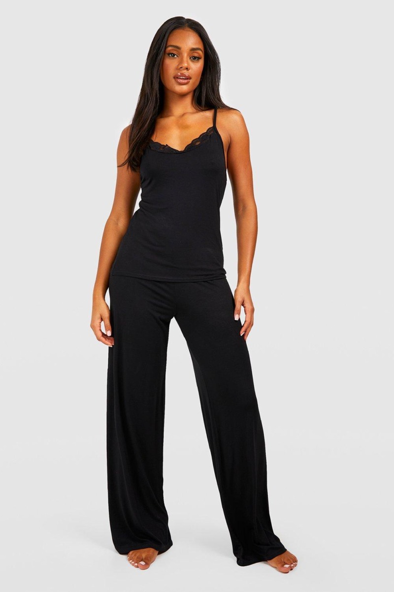Trousers in Black for Women at Boohoo GOOFASH