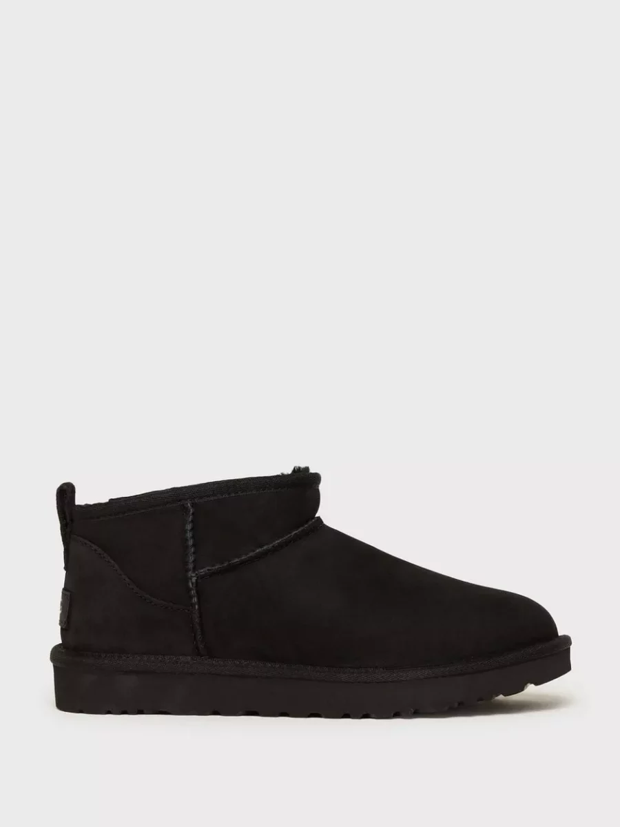 Ugg Ladies Boots Black from Nelly GOOFASH
