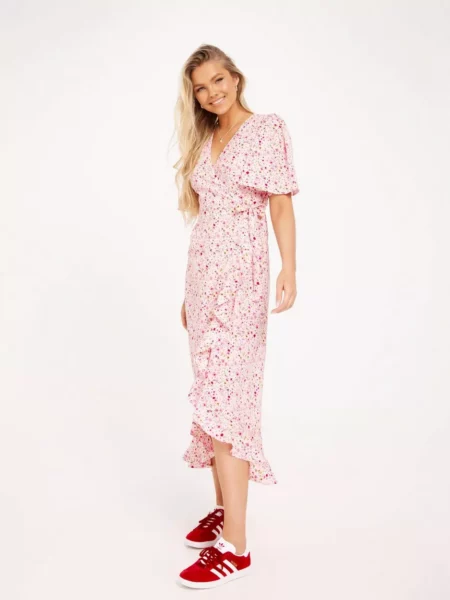 Vero Moda - Lady Wrap Dress in Pink at Nelly GOOFASH