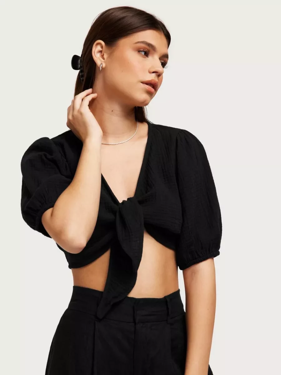 Vero Moda - Women's Crop Top in Black - Nelly GOOFASH